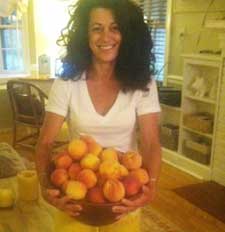 erica holding a bushel of peaches